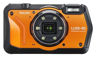 Ricoh WG-6  Kompaktkamera 5x Opt. Zoom (Schwarz, Orange) für 353,00 Euro