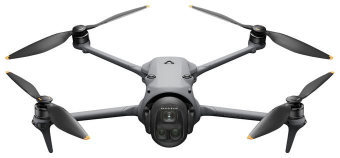 Quadrocopter Multicopter/Drohne Flugzeit: 51 min  Mavic 4 Pro Fly More Combo (Grau) 