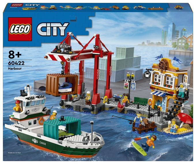 Hafen mit Frachtschiff 