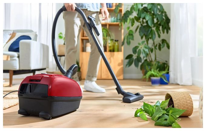 Bodenstaubsauger mit Staubbeutel 600 W Micro  Serie 4 BGD38RD1H (Rot) 