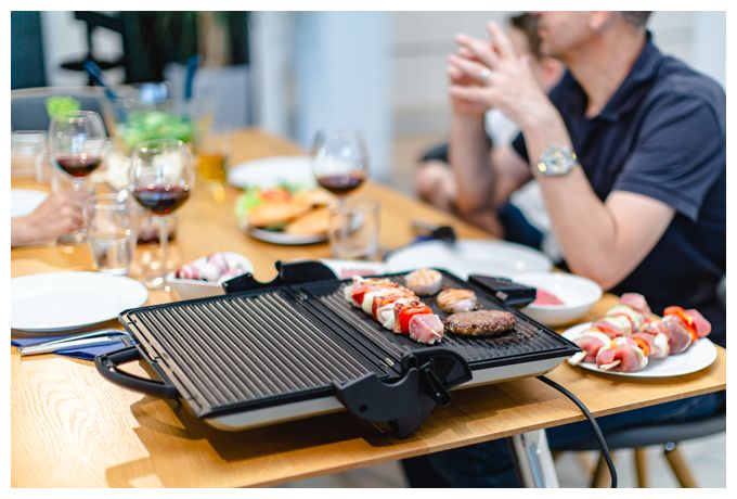 2000 W mit 370 x 230 mm Fläche  PG 4.4 Kontaktgrill (Schwarz, Champagner) 