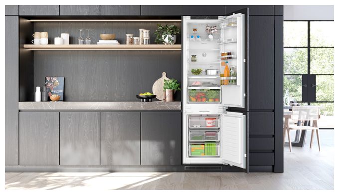 215 l Kühlteil 75 l Gefrierteil 194 cm Einbau Kühl-/Gefrierkombination NoFrost KIN96ADC0 