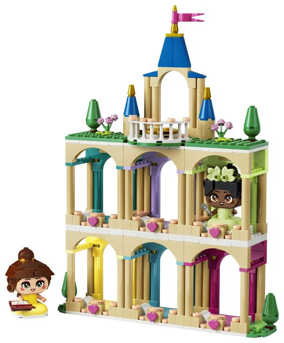Die Mini-Prinzessinnen Belle und Tiana mit ihrem Schloss 