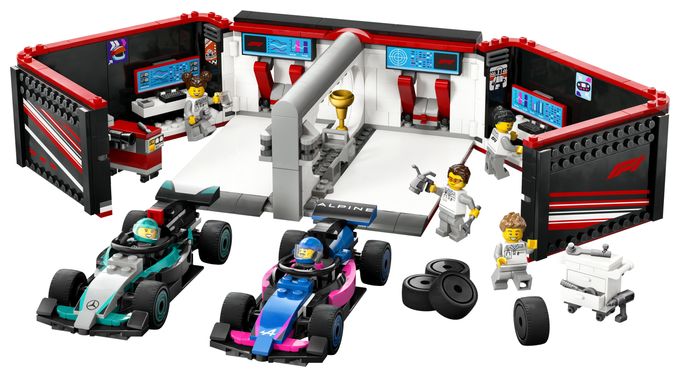 F1® Garage mit Mercedes-AMG & Alpine Rennautos 