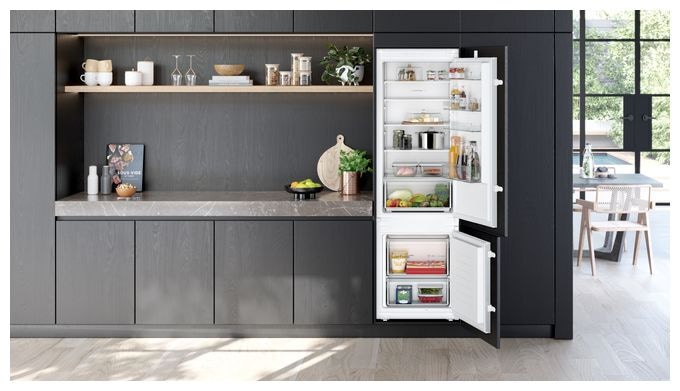 200 l / 70 l Einbau Kühl-/Gefrierkombination 216 kWh NoFrost iQ100 KI87VNSE0 Schlepptür 