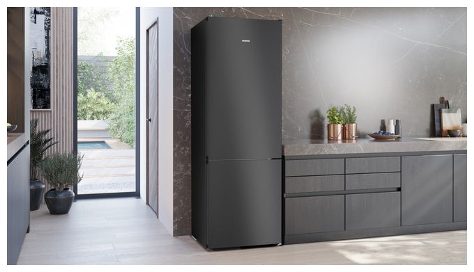 311 l / 129 l Kühl-Gefrierkombi freistehend NoFrost 178 kWh Jahr  iQ300 KG49NVXCG (Schwarz, Stahl) 