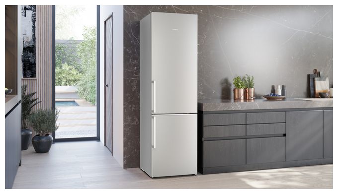 260 l / 103 l Kühl-Gefrierkombi freistehend NoFrost 112 kWh Jahr  iQ500 KG39NAIAU (Gebürsteter Stahl) 