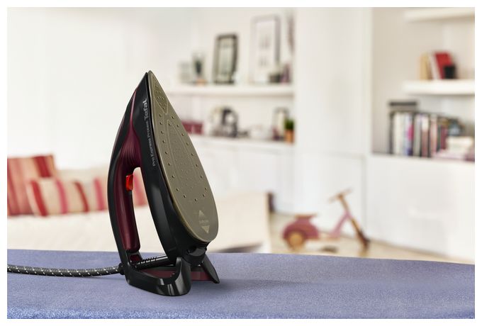 2600 W Dampfbügelstation 550 g/min  GV9230 Pro Express Protect (Schwarz, Burgund) 