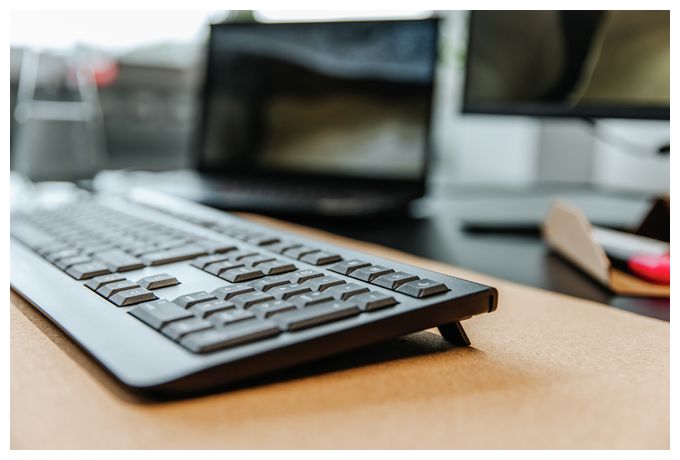 Universal Tastatur RF Wireless 2.4 -2.4835 GHz  KW3000 (Schwarz) 