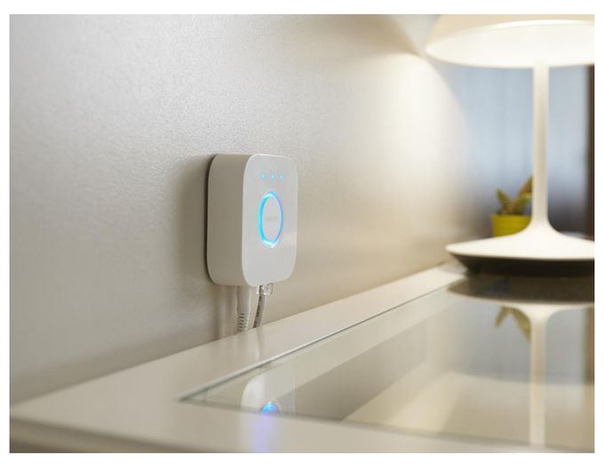 LED Universalstreifenleuchte 2000 mm DC Hue Bridge Bundle White & Color Ambiance + Hue Bridge 