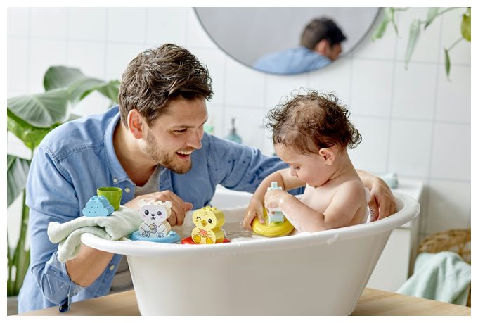 Badewannenspaß: Schwimmender Tierzug 