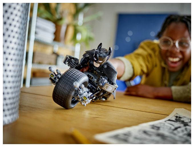BatmanTM Baufigur mit dem Batpod 