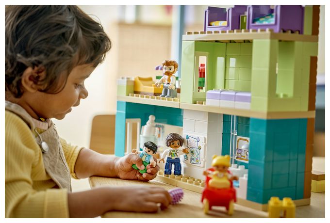 Modernes Familienhaus mit Figuren – 3-in-1-Set 
