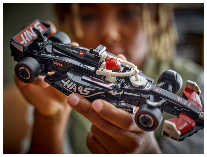 MoneyGram Haas F1® Team VF-24 Rennauto 