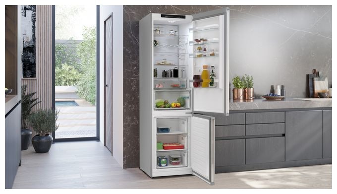 260 l / 103 l Kühl-Gefrierkombi freistehend NoFrost 112 kWh Jahr  iQ300 KG39N2IAG (Gebürsteter Stahl) 