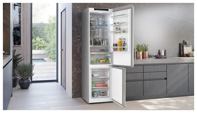 260 l / 103 l Kühl-Gefrierkombi freistehend NoFrost 129 kWh Jahr  iQ300 KG39NVIBG (Silber) 