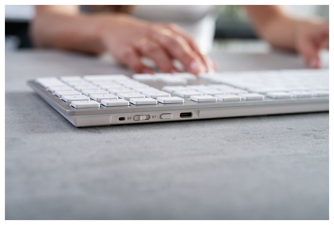 Universal Tastatur USB + Bluetooth  KW9100 Slim Mac (Silber) 
