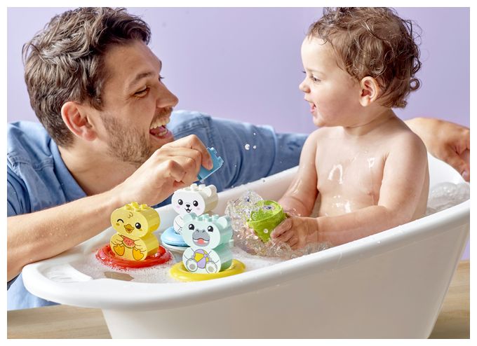Badewannenspaß: Schwimmender Tierzug 