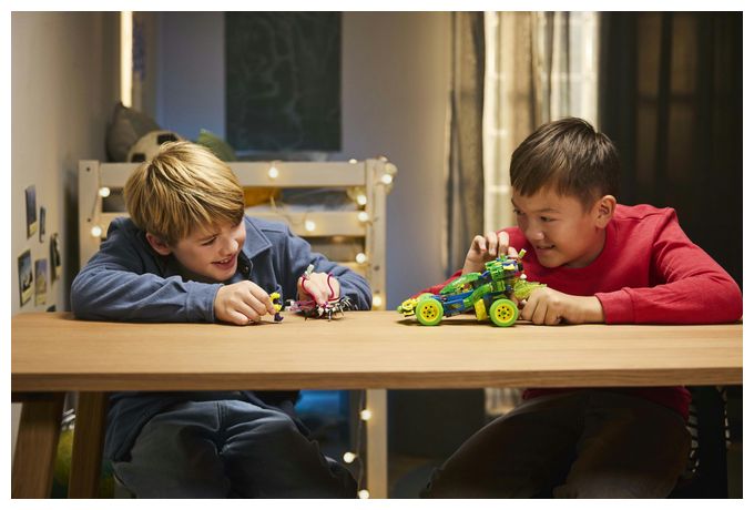 Mateo mit dem Z-Blob Action-Rennwagen 