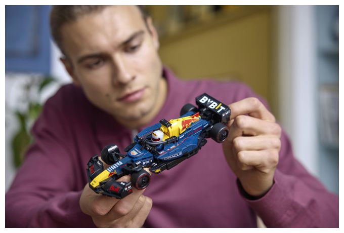 Oracle Red Bull Racing RB20 F1® Rennauto 