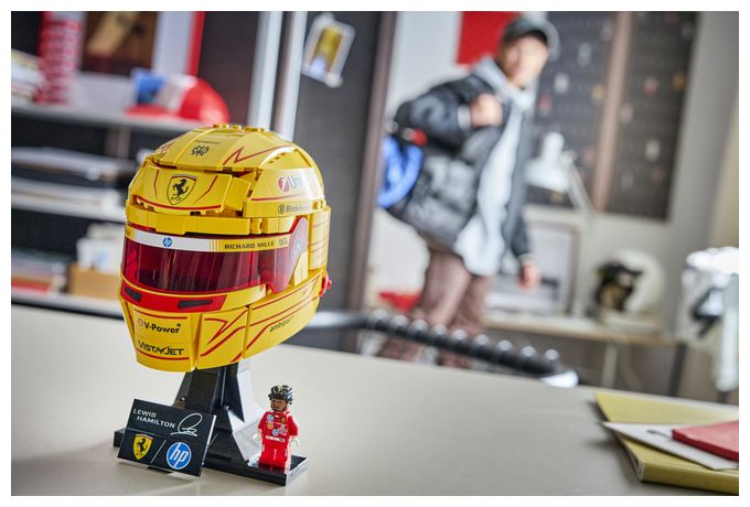 Scuderia Ferrari HP Lewis Hamilton Helm 