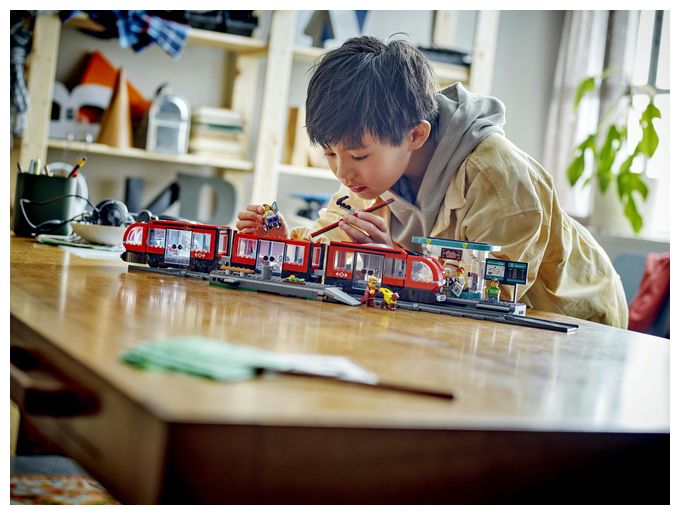 Straßenbahn mit Haltestelle 