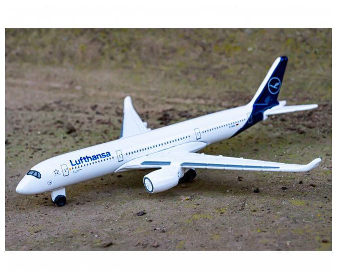 Aitport Airbus 350 Lufthansa 