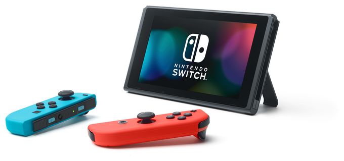 Switch & Mario Kart 8 Deluxe Bundle 