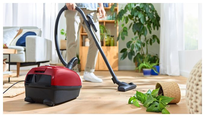 Bodenstaubsauger mit Staubbeutel 600 W Micro  Serie 4 BGD38RD1H (Rot) 