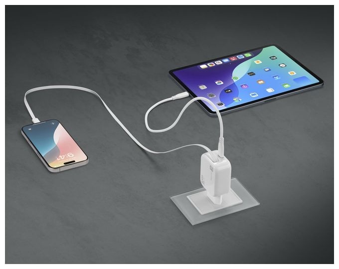 30-W-GAN+-LADEGERÄT MIT AUSZIEHBAREM KABEL UND USB-C-ANSCHLUSS 