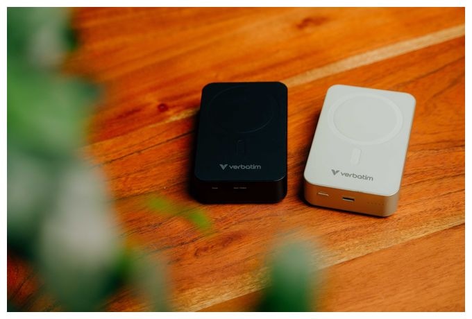 20000 mAh Powerbank USB Typ-C Kabelloses Laden  Charge 'n' Go Essentials (Schwarz) 