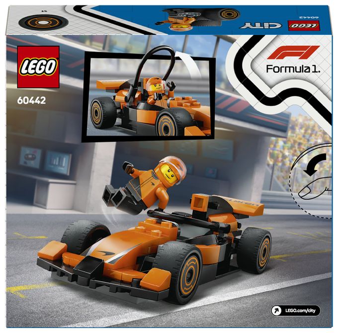 F1® Rennfahrer mit McLaren Rennauto 