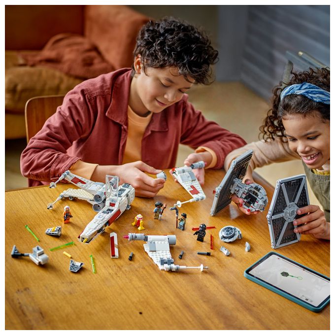 Mashup aus TIE Fighter & X-Wing 
