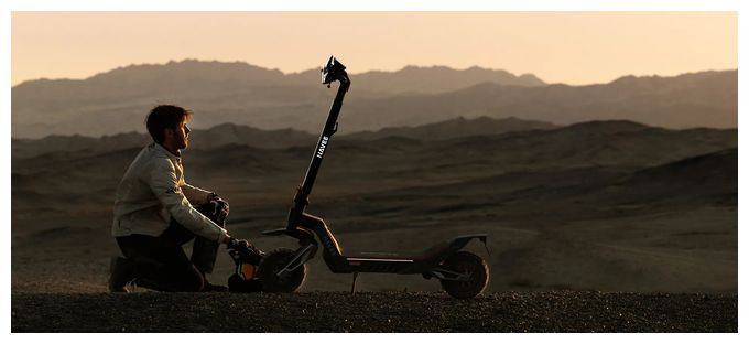 700 W E-Scooter 899 Wh 110 km Reichweite 35,6 kg  XT5 Max (Schwarz, Grau, Rot) 