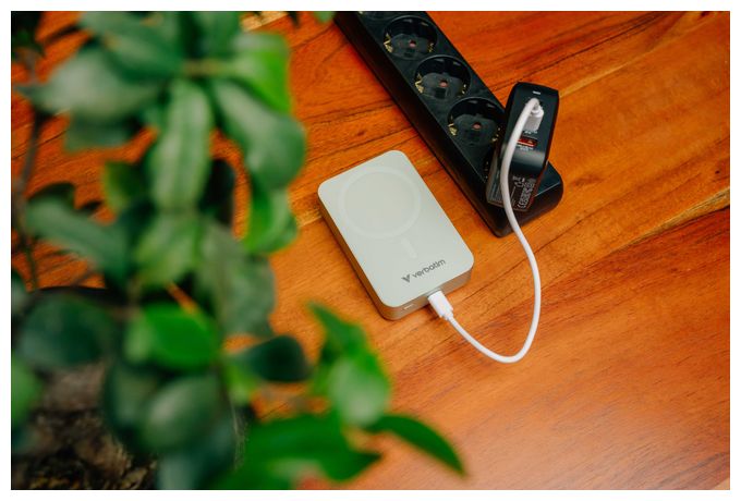 20000 mAh Powerbank USB Typ-C Kabelloses Laden  Charge 'n' Go Essentials (Grün) 