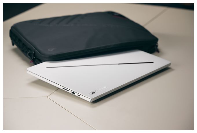 WQXGA Notebook 40,6 cm (16 Zoll) 2560 x 1600 Pixel 32 GB Ram 1 TB SSD Windows 11 Home Intel Core Ultra 9 max. 4,9 GHz NVIDIA GeForce RTX 5070 Ti  ROG Zephyrus GU606AR-TB011W (Weiß) 