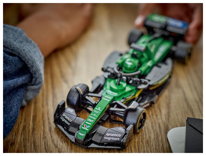 Aston Martin Aramco F1® AMR24 Rennauto 