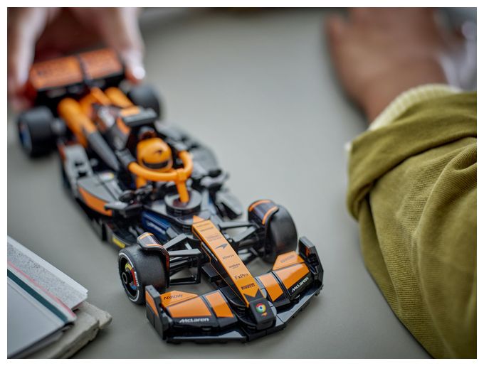 McLaren F1® Team MCL38 Rennauto 