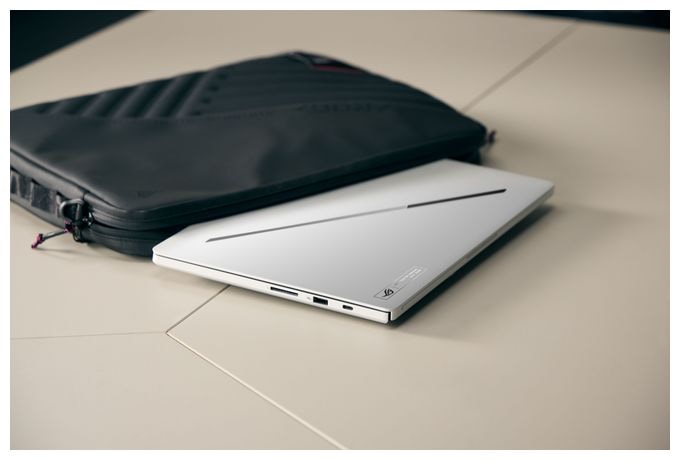2K Ultra HD Notebook 35,6 cm (14 Zoll) 2880 x 1800 Pixel 1 TB SSD Windows 11 Home Intel Core Ultra 9 max. 4,9 GHz  ROG Zephyrus GU405AR-SY081W (Weiß) 