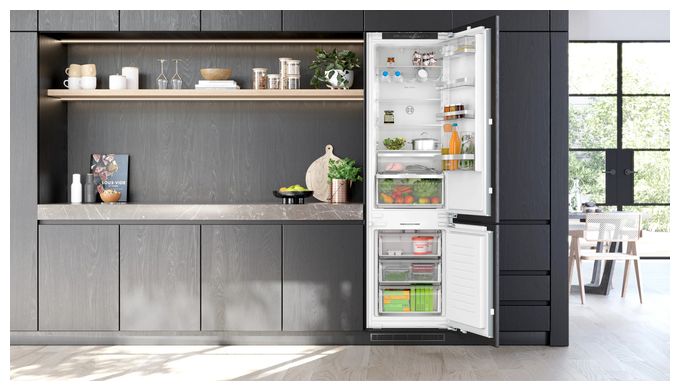215 l Kühlteil 75 l Gefrierteil 194 cm Einbau Kühl-/Gefrierkombination NoFrost KIN96ADC0 