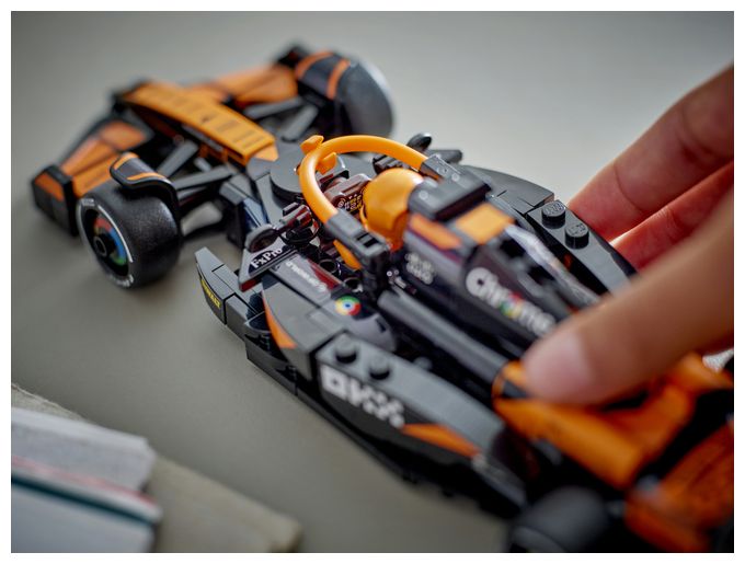 McLaren F1® Team MCL38 Rennauto 
