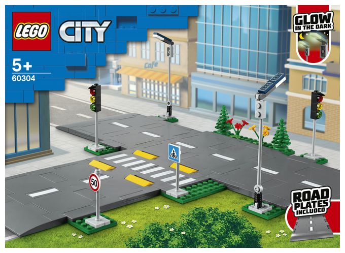Straßenkreuzung mit Ampeln 