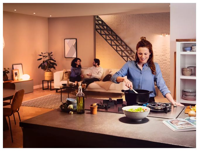 LED Set für intelligente Beleuchtung 1100 mm Warmweiß, Kaltweiße Hue White Ambience Starterset: E27 Lampe A60 Doppelpack + Dimmschalter 