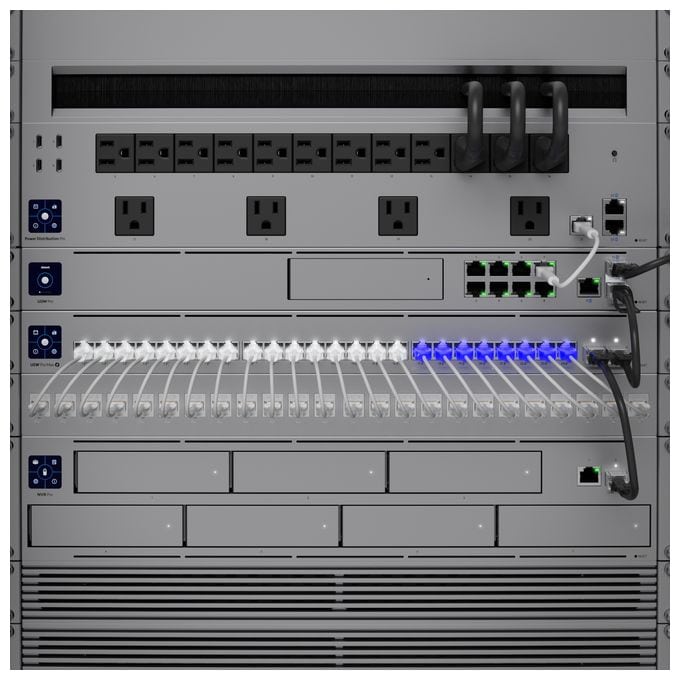 Pro Max 24 PoE 