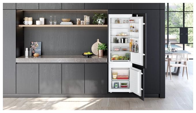 200 l / 70 l Einbau Kühl-/Gefrierkombination 216 kWh NoFrost iQ100 KI87VNSE0 Schlepptür 